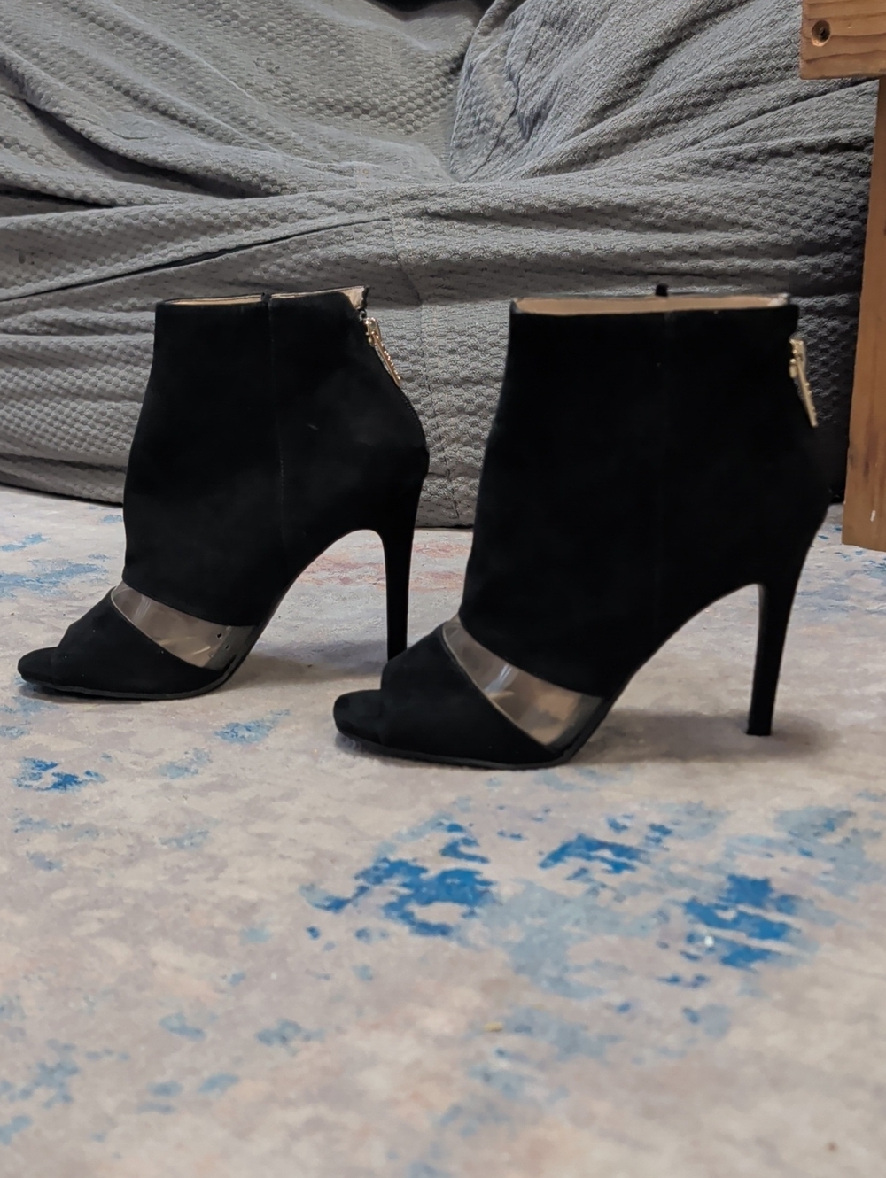 Guess Black Suede Peep-Toe Ankle Booties w/ Clear Accent Women's 7.5 US 3" Heel